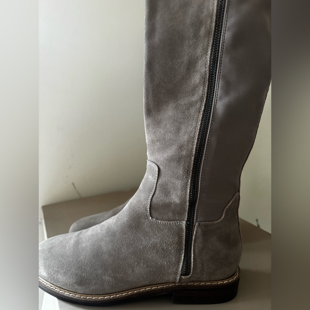 Donald Pliner Women's Isla Suede knee high Boot Size 8. **Like new** - Picture 10 of 11